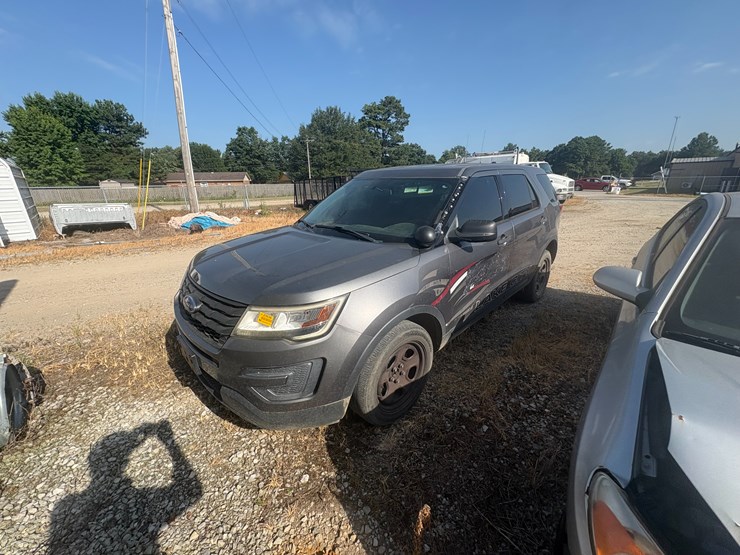 2017-ford-explorer-image-1