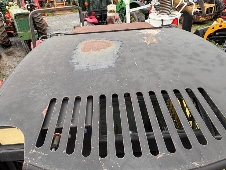 2000-john-deere-240-image-18