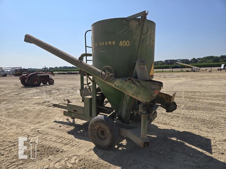 john-deere-400-image-11