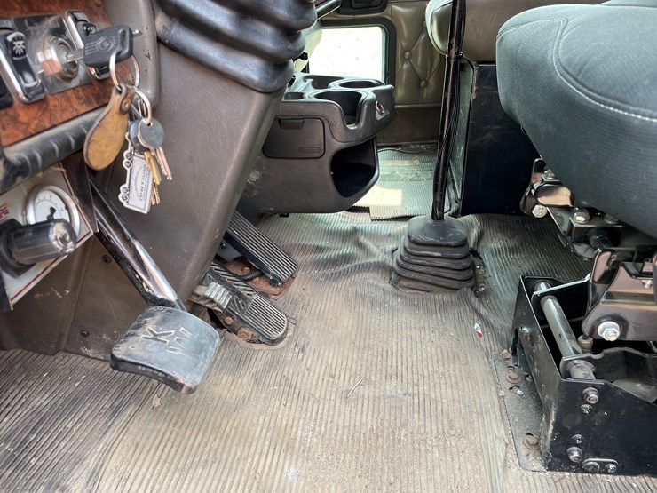 2005-kenworth-t800-image-89