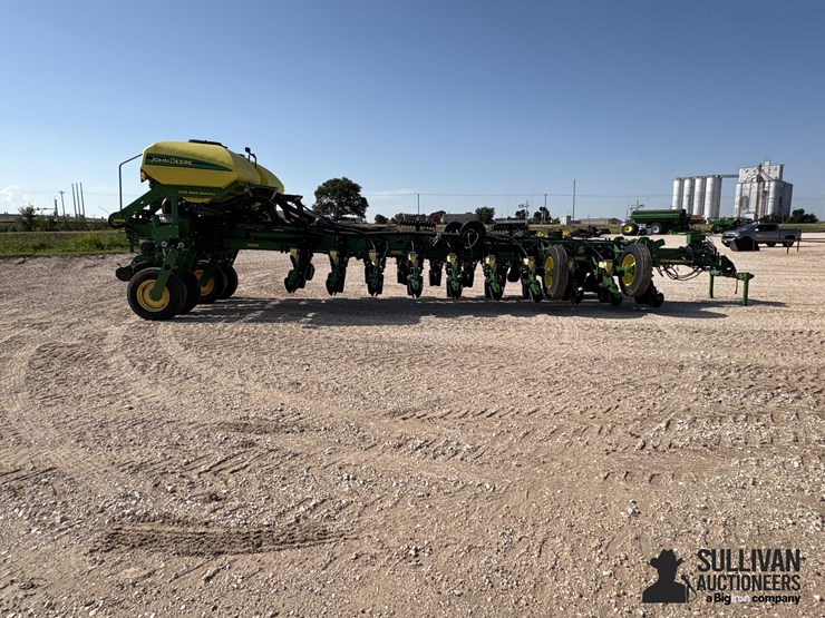 2012-john-deere-1770nt-image-4