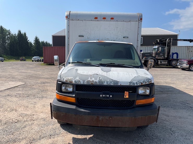 2004-chevrolet-express-g3500-image-8