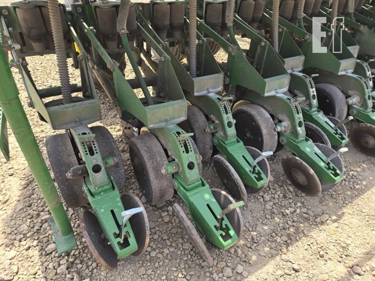2001-john-deere-1530-image-17