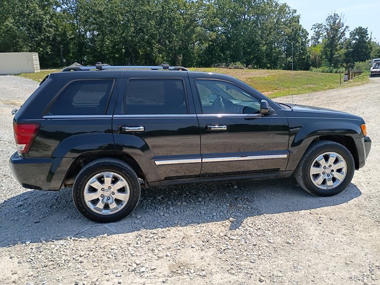 2010-jeep-grand-cherokee-image-16