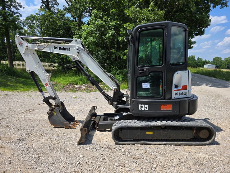 2012-bobcat-e35-image-9