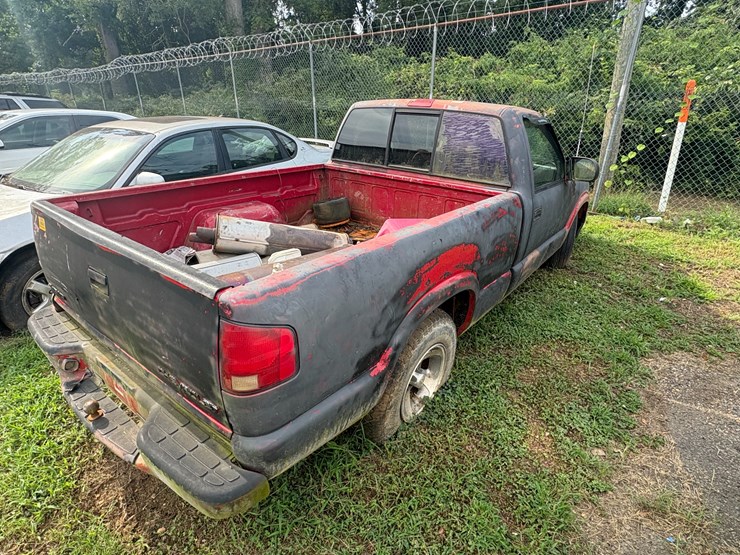 1996-chevrolet-s10-image-3