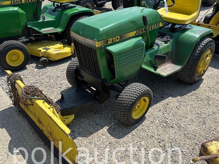 john-deere-210-image-1