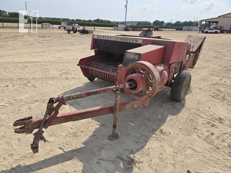 massey-ferguson-124-image-3