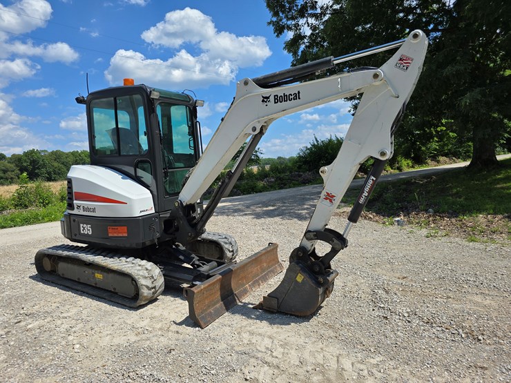 2012-bobcat-e35-image-33