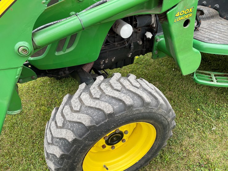 2011-john-deere-4120-image-13