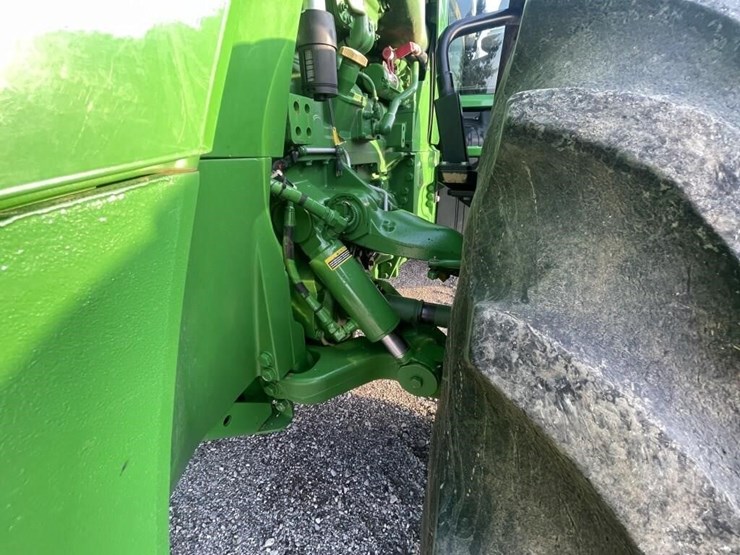 2011-john-deere-8310r-image-19