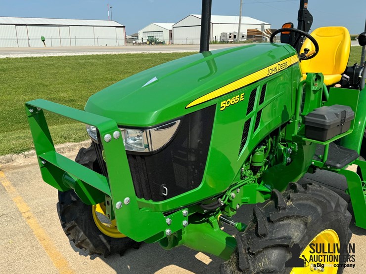 2022-john-deere-5065e-image-9