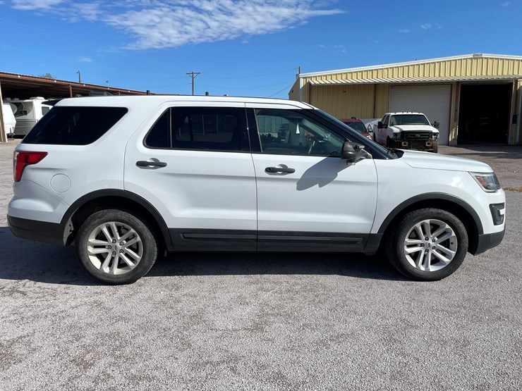 2018-ford-explorer-image-5