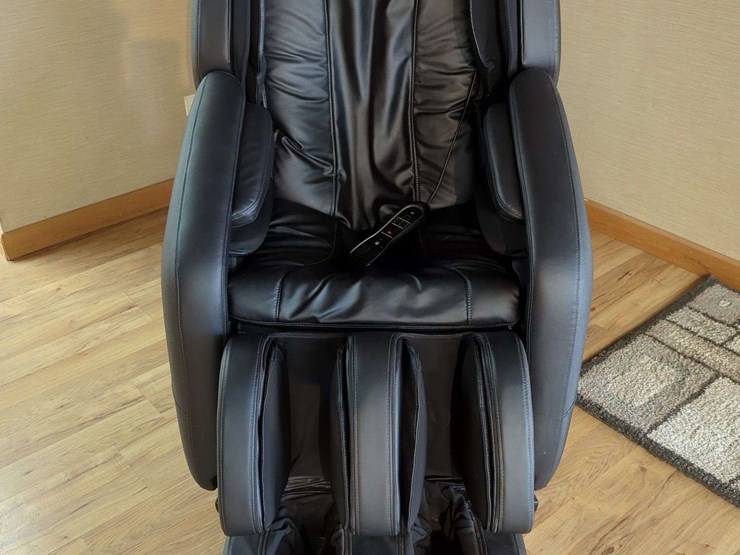 brookstome-professional-message-chair-image-1