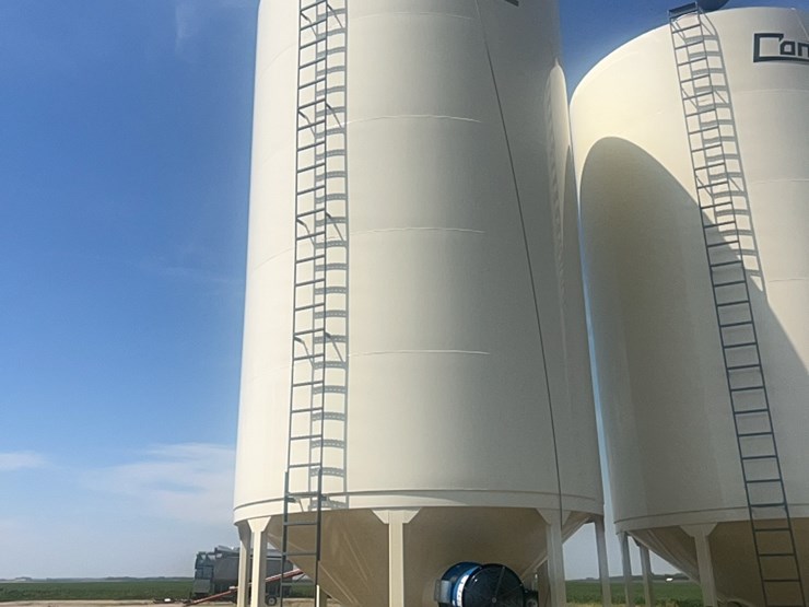 concept-5,000-bushel-hopper-bin,-fully-equipped-with-agi-grainguard-bin-fan-with-7.5-hp-three-phase-electric-motor-image-2