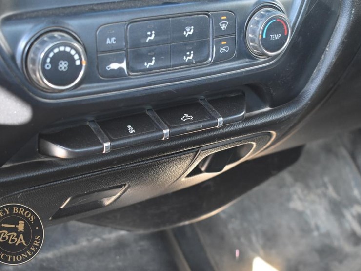 2015-chevrolet-silverado-2500hd-image-57