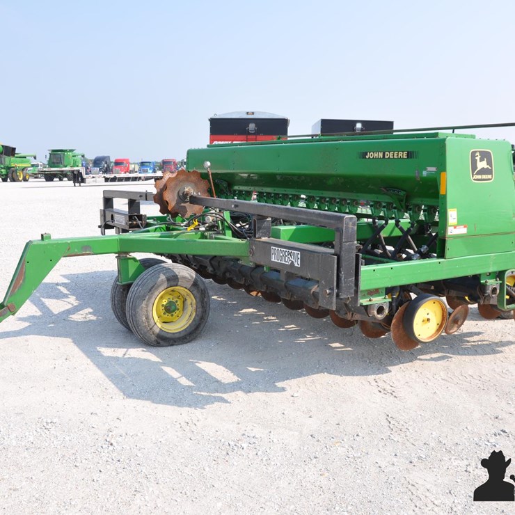JOHN DEERE 750
