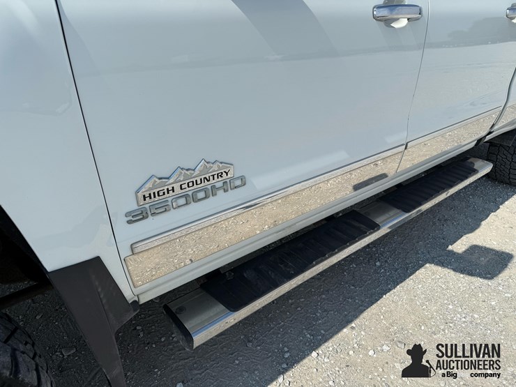 2017-chevrolet-3500hd-image-13