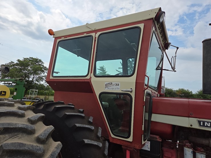 1970-ih-1456-tractor-image-38