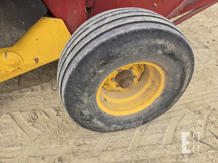 new-holland-br7090-image-13