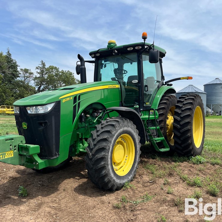 2011 JOHN DEERE 8235R