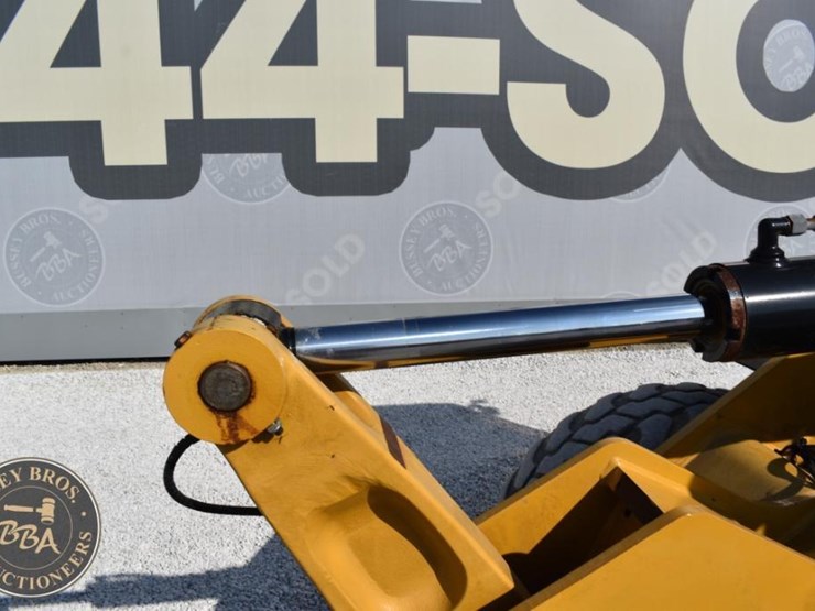 2011-caterpillar-908h-image-30