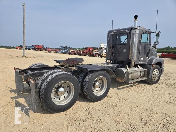 1992-freightliner-fld112-image-13