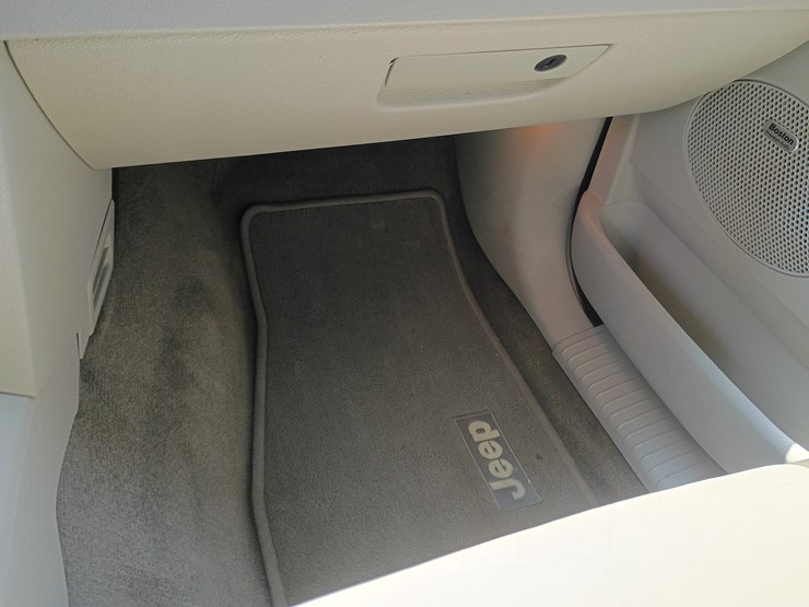 2010-jeep-grand-cherokee-image-73