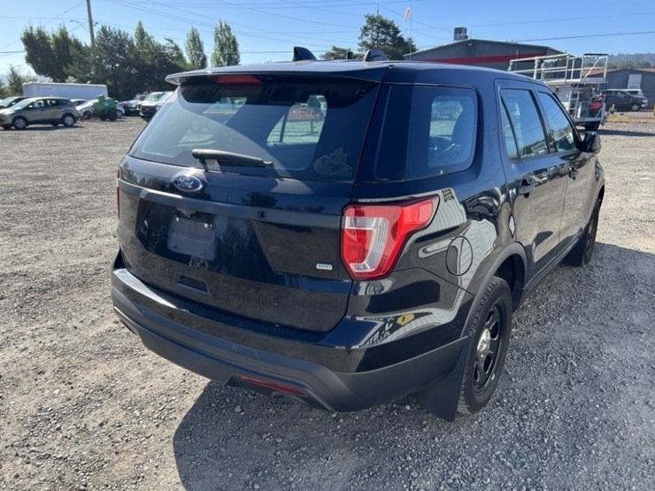 2017-ford-explorer-image-4