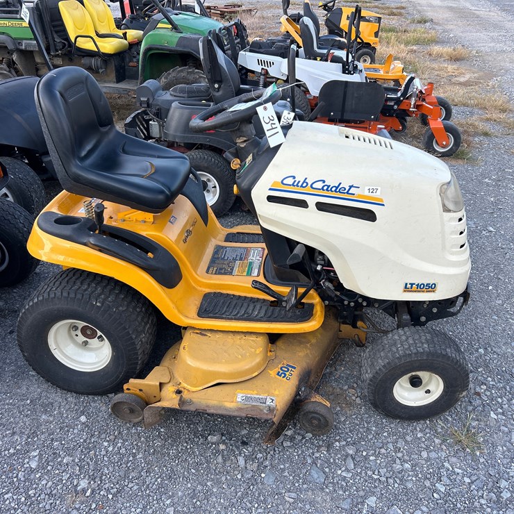 CUB CADET LT1050