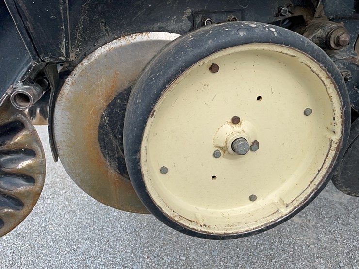 kinze-2600-image-14