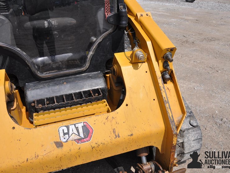 2021-caterpillar-299d3-image-12