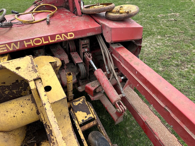 new-holland-790-image-16