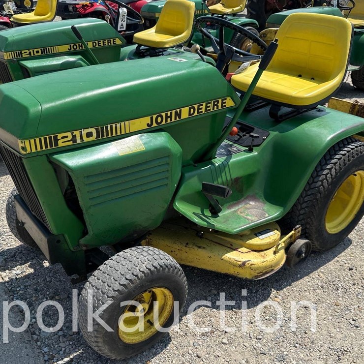 JOHN DEERE 210