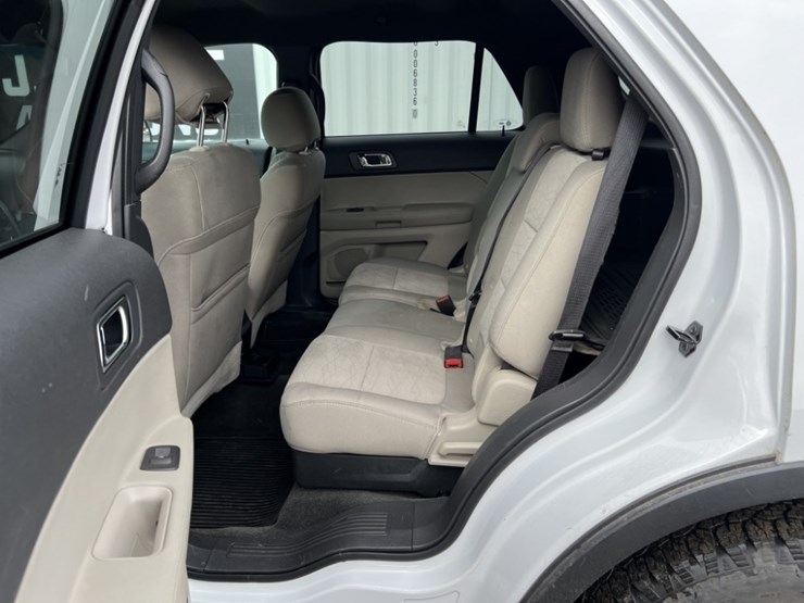 2014-ford-explorer-image-17