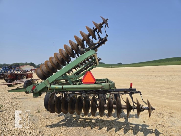 john-deere-220-image-7