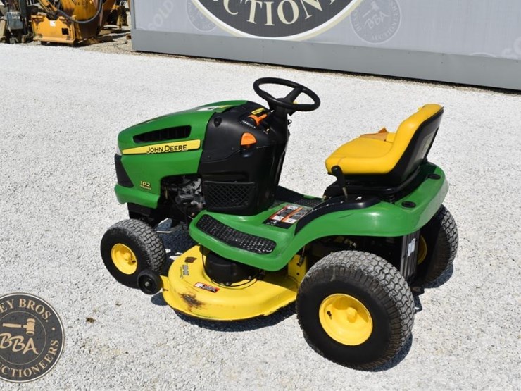 john-deere-102-image-4
