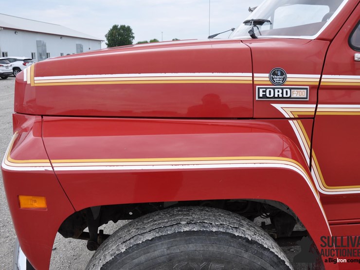 1983-ford-f700-image-13