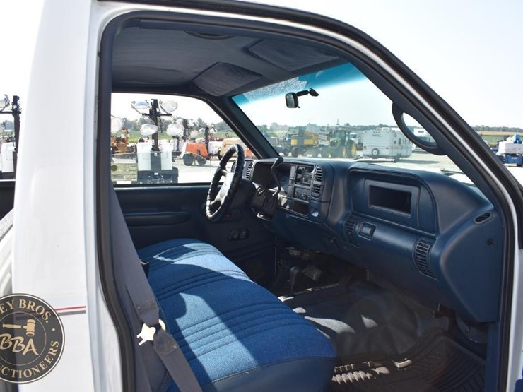 1999-chevrolet-3500-image-36