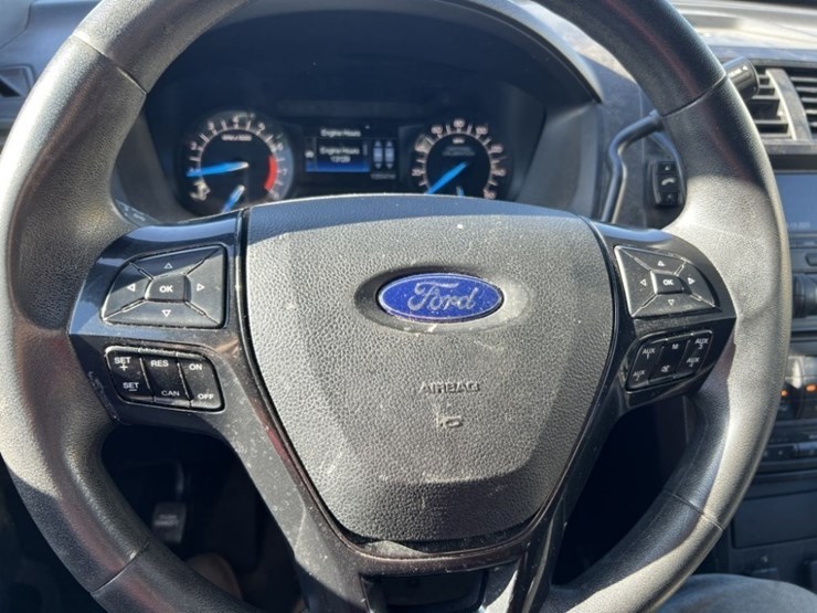 2018-ford-explorer-image-26