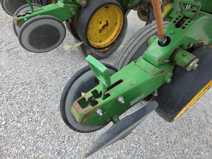 john-deere-7200-image-24