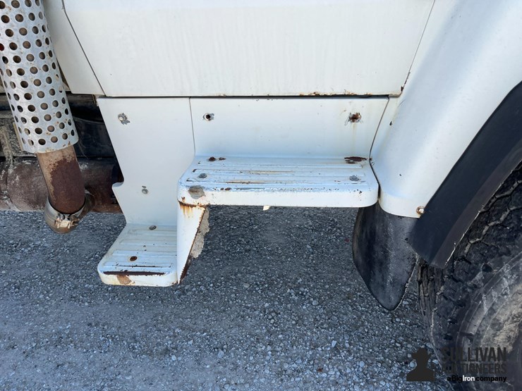 1989-ford-l8000-image-18