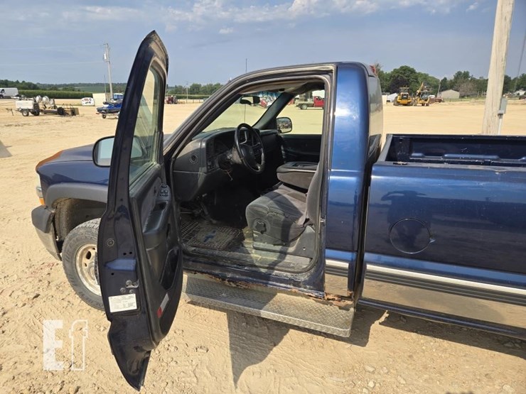 2002-chevrolet-silverado-2500-image-15