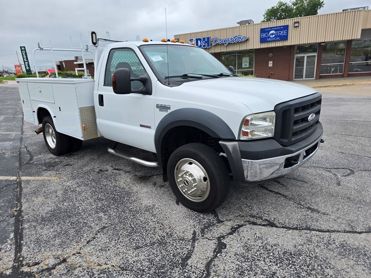 2007-ford-f550-image-40