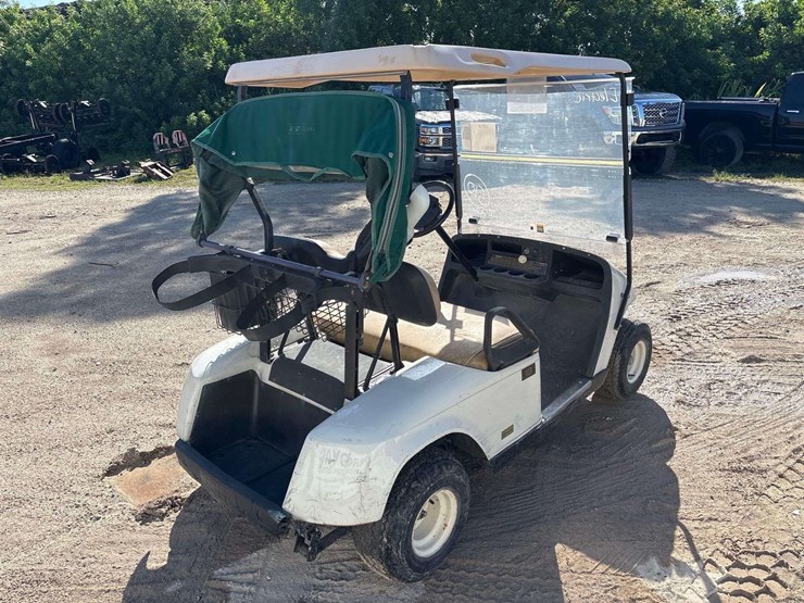 ez-go-electric-golf-cart-image-2