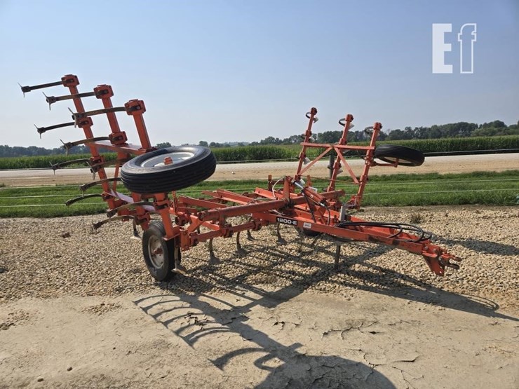 allis-chalmers-1200-image-1