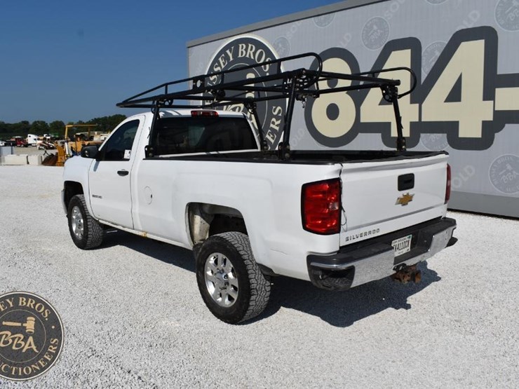 2015-chevrolet-silverado-2500hd-image-13