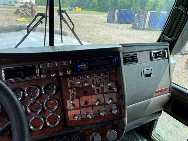 2005-kenworth-t800-image-75