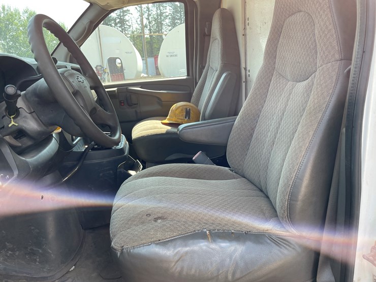 2004-chevrolet-express-g3500-image-53