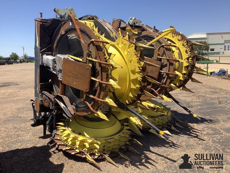 2023-john-deere-772-image-3